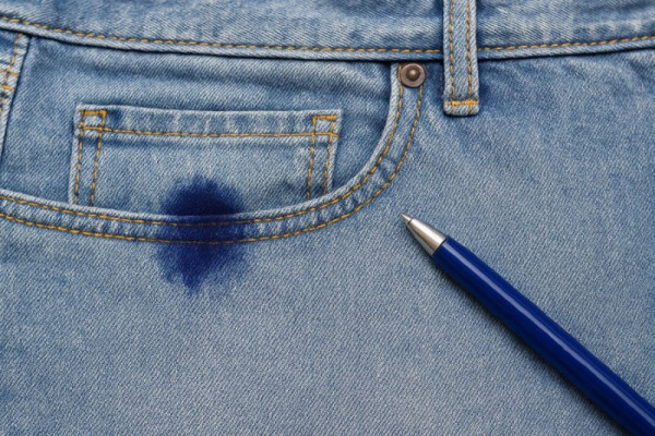 Как вывести пятно от шариковой ручки